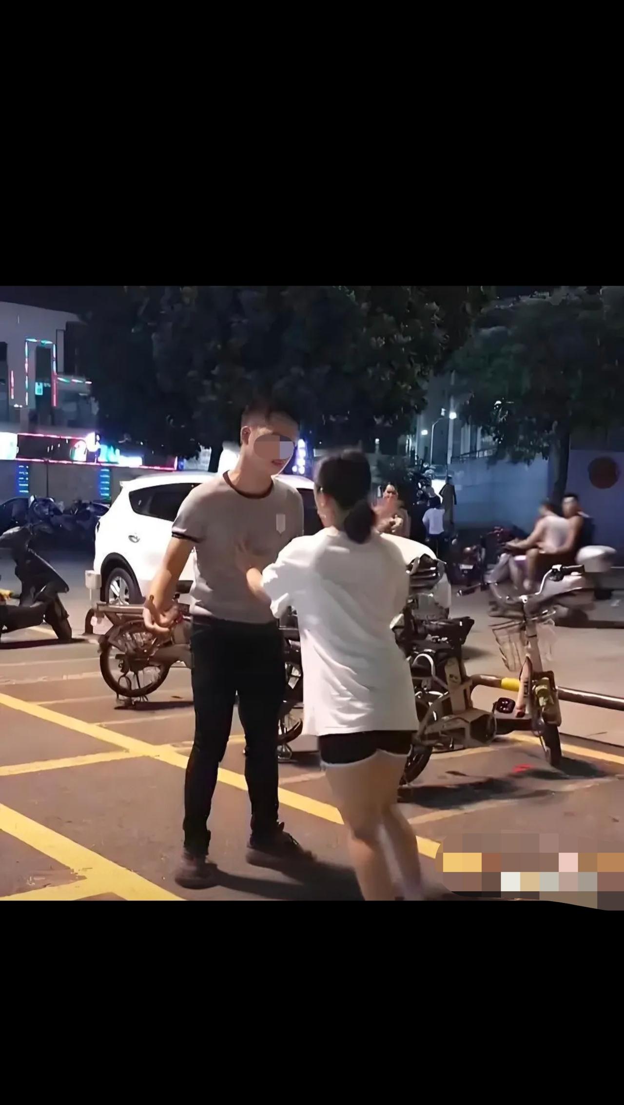 比短剧还狗血！”山西河曲，男子半夜12点出门找老婆，竟发现老婆和一男人因感情的事