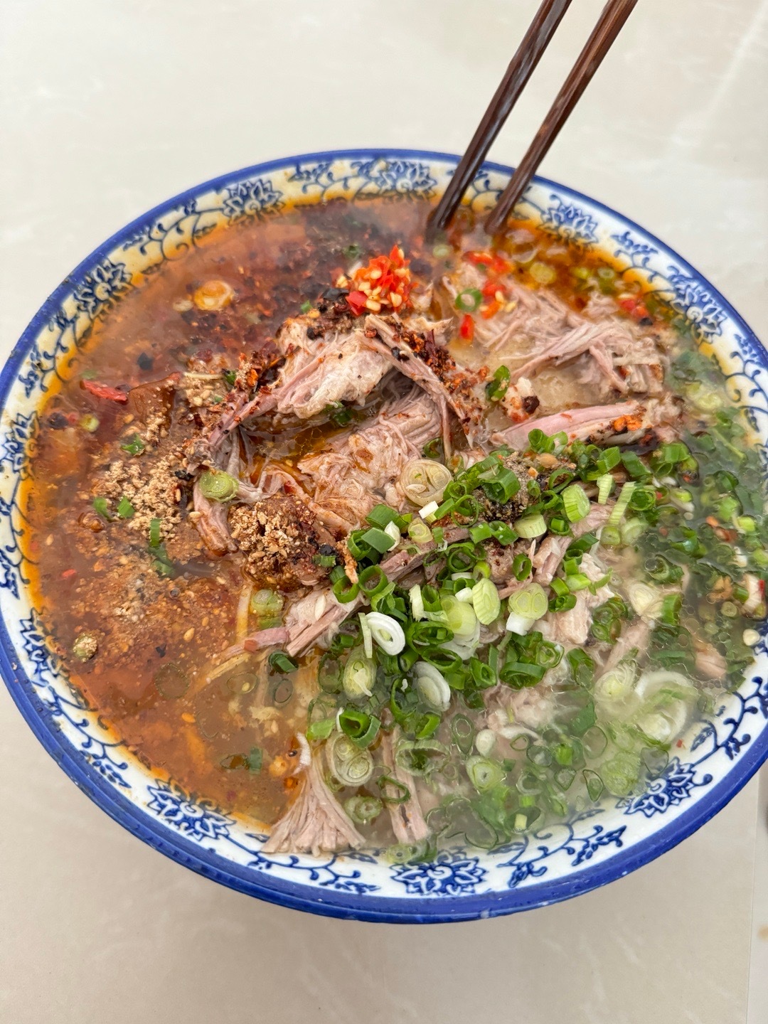 [哈哈]来一碗扒肉饵丝 我觉得我们家门口的是全下关最好吃的[喵喵][喵喵] ​​
