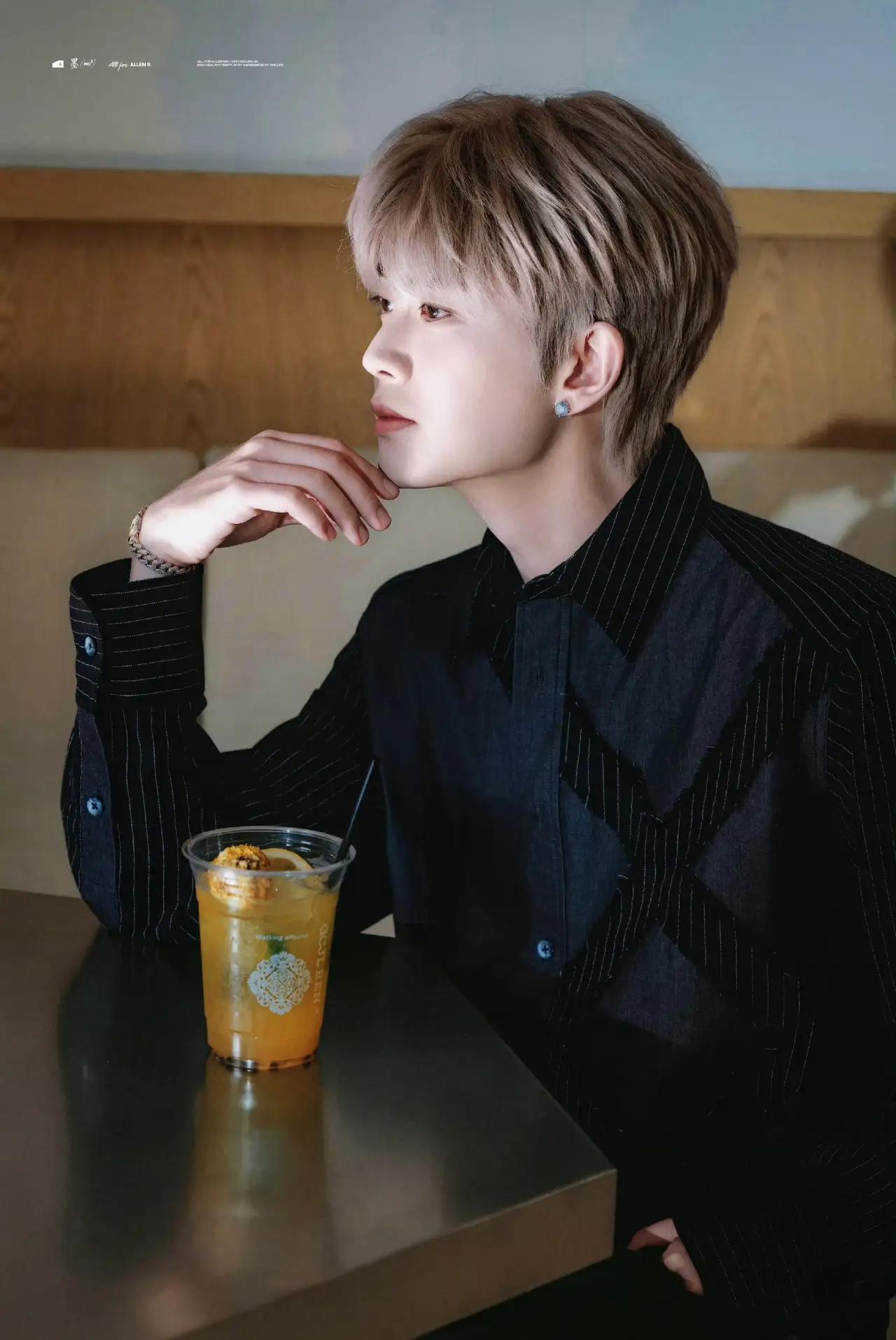坐过同一个位置，
喝过同一款饮料🥤
又想回嘉了～
今天又是想你的一天❤️@任嘉