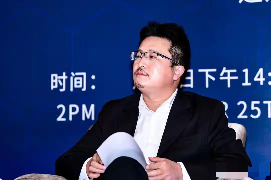 经济学者宋清辉：欢迎郑智化再来大陆演出，大陆歌迷仍一如既往的支持你！
并对郑智化