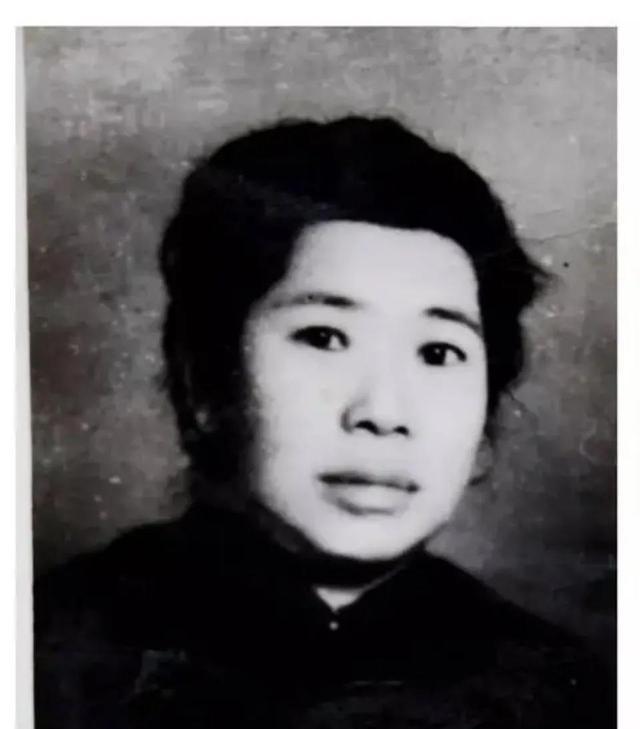 1939年，被捕入狱的女战士在给鬼子洗衣服时，发现了自己丈夫的衣服，她瞬间明白了