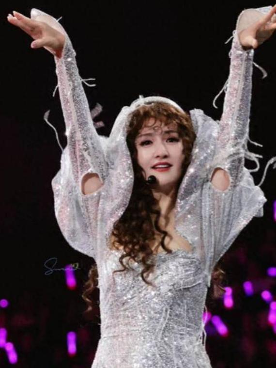 谢娜演唱会落幕不到24小时，恶心一幕接连上演，彻底戳穿内娱恶俗！
 
真的太让人