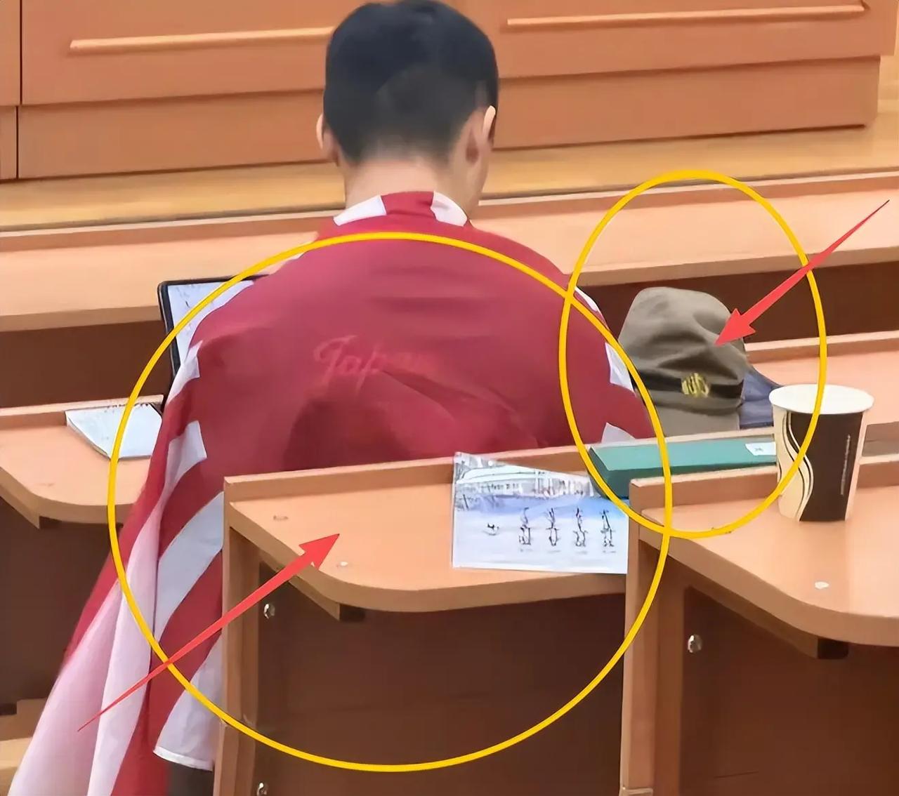 不查不知道， 一查吓一跳，那位披着旭日旗、来自南京的留学生，在莫斯科大学留学到底