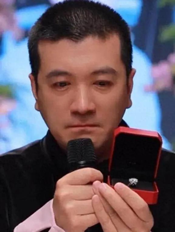 黄圣依离婚5个月后搬新家，住进带私人电梯的3层别墅

黄圣依离婚后那叫一个潇洒！