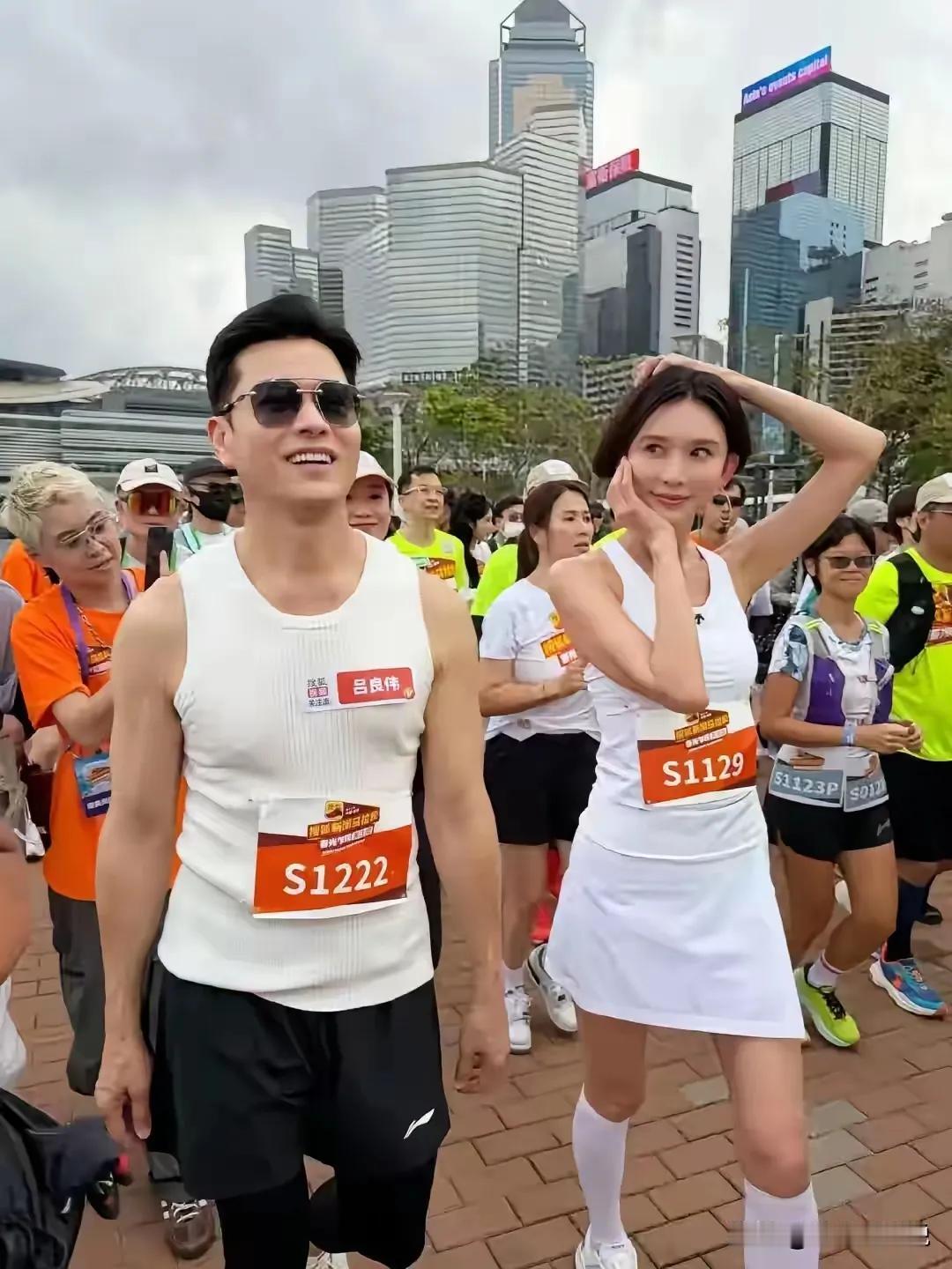 夏日炎炎，林志玲与周润发做公益活动而长跑吗？是男选手长的太帅气吗，林志玲的眼睛加