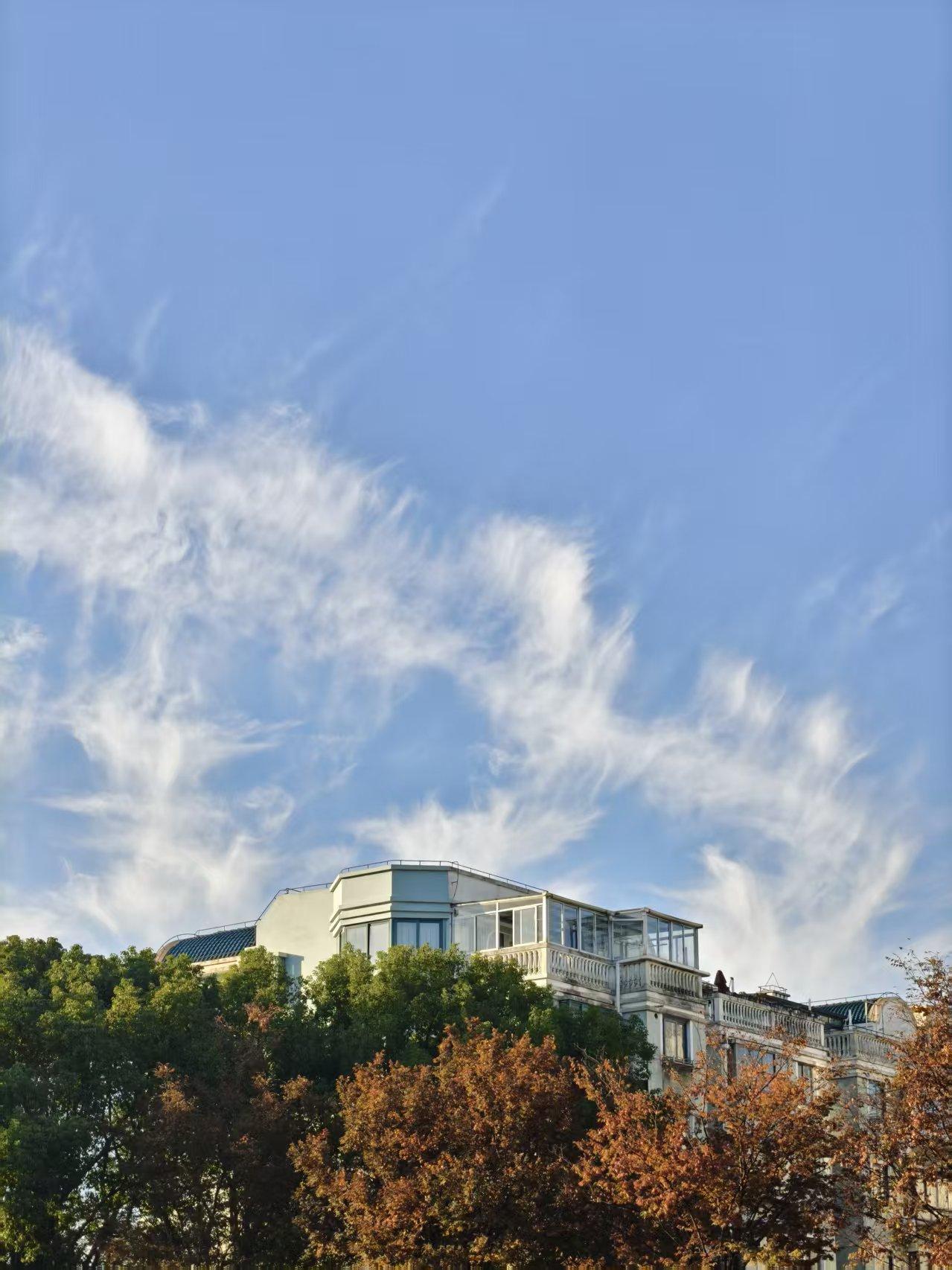 60岁老阿姨能做什么工作？我们晨练队里有两位阿姨，都是60多岁了，她们仍然在工作