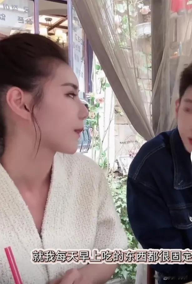 哈哈哈
马筱梅的梗又来了

她说她每天吃的东西很固定
有一段时间非常喜欢吃樱桃