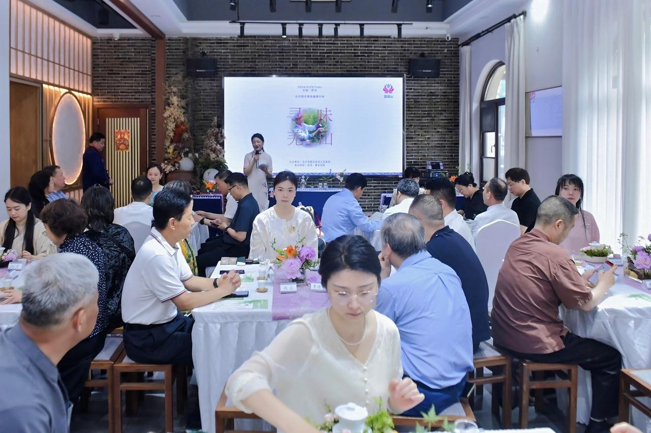 【每日茶事·说茶快讯】
5月22日，北川苔子茶品鉴推介会在浙江杭州素业茶院举办[