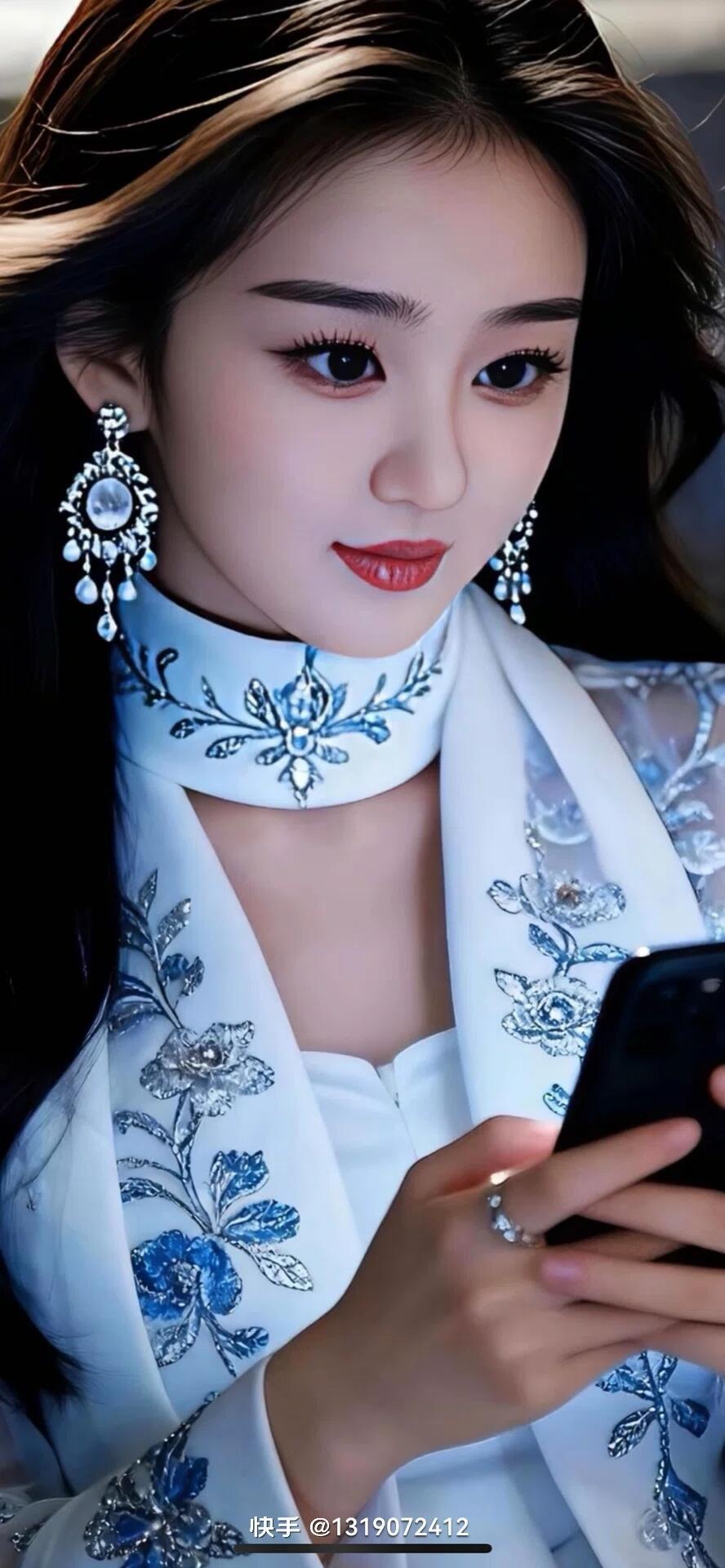 优雅蓝花刺绣外套，精致妆容，手机自拍，时尚穿搭，气质美女清纯美女，美爆了，