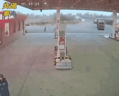 什么叫螳臂挡车？什么叫蚍蜉撼树？什么叫以卵击石？什么叫不自量力？
       