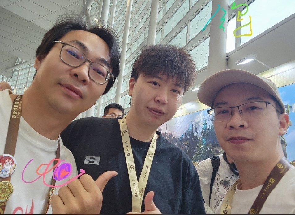 刀友找我合影然后签名，我一下蒙了，压根没签过名 