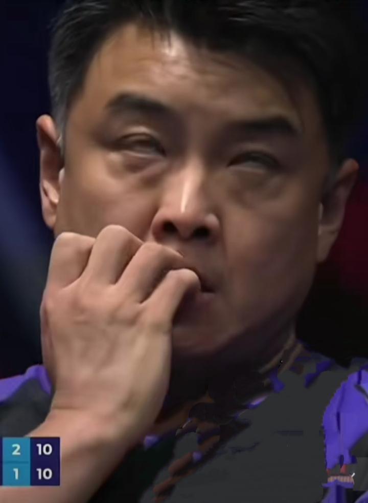 最紧张的时候，他自己掐自己的人中，以防晕厥过去！
     可见当梁靖崑的教练得