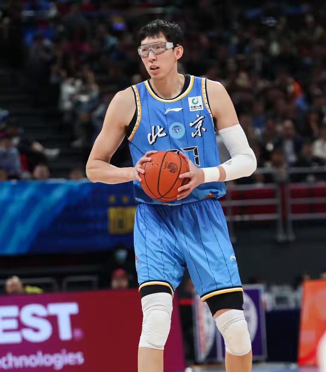上海G2狂输11分，三大罪人不可饶恕
 罪人一：怀特塞德，内线形同虚设，攻防两端