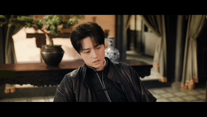九门只死了一只鸟 最戳人的一点是阿秃只是一只单纯送信的小信鸽，没有心机没有争斗，