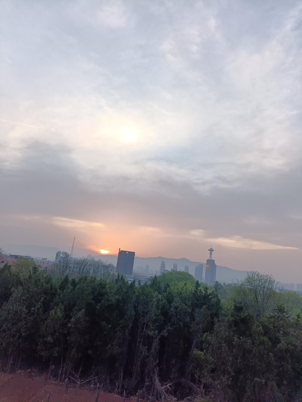 河南税务一级巡视员楚某某被查了。最近几天网友一直发文评论，而小编却有话说不出。这