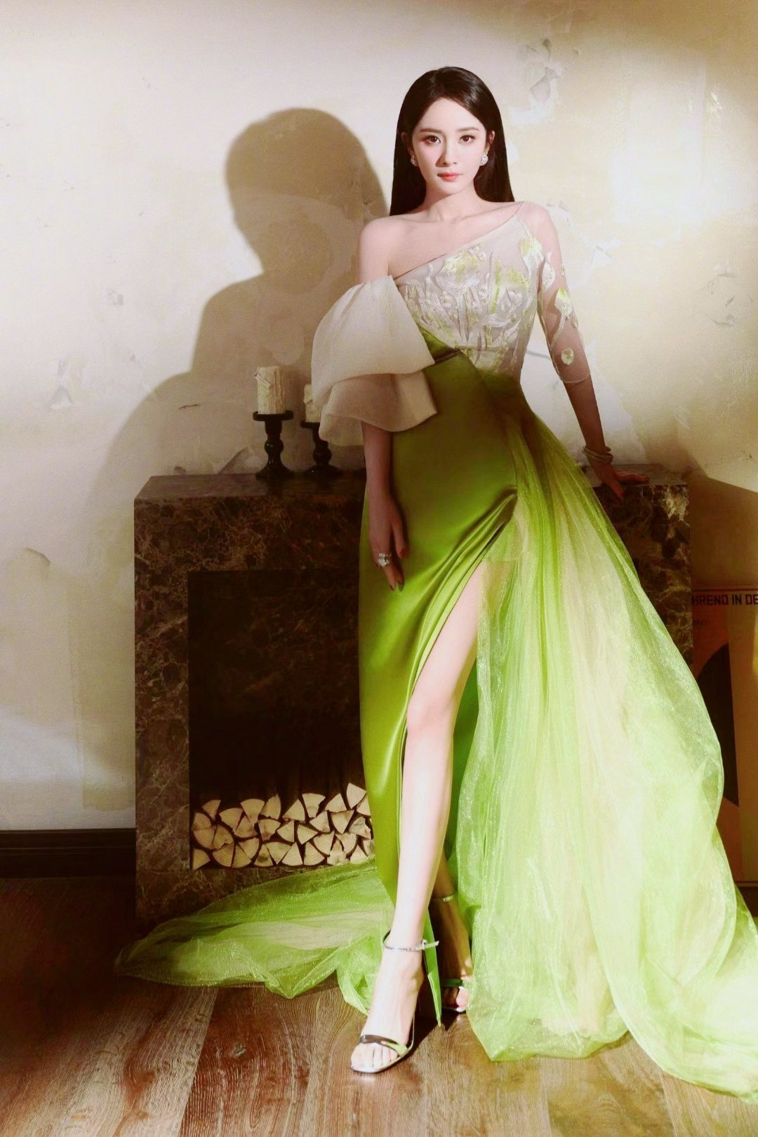 胡连馨说杨幂是很宠的姐姐不得不承认，大幂幂花期超长了🤩 