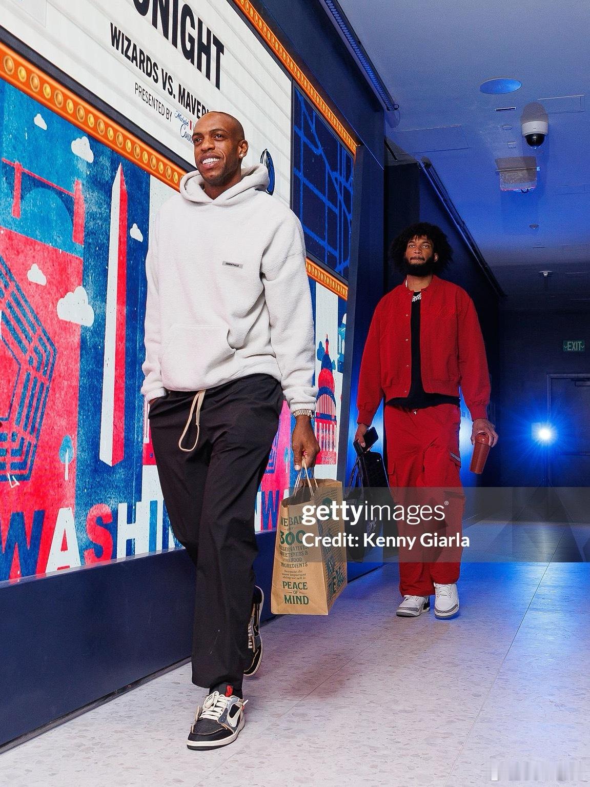 MFFL 来自Marc Stein的消息。米德尔顿￼、巴格利￼、泰厄斯·琼斯￼均