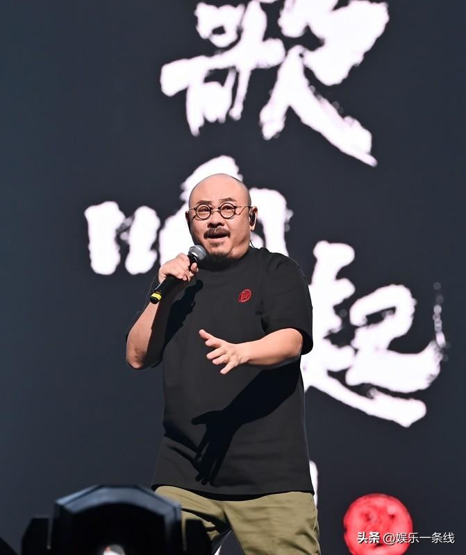 你喜欢刀郎和他的歌吗喜欢，刀郎的歌让人感到力量，在辛苦的一天之后，听一下刀郎的歌