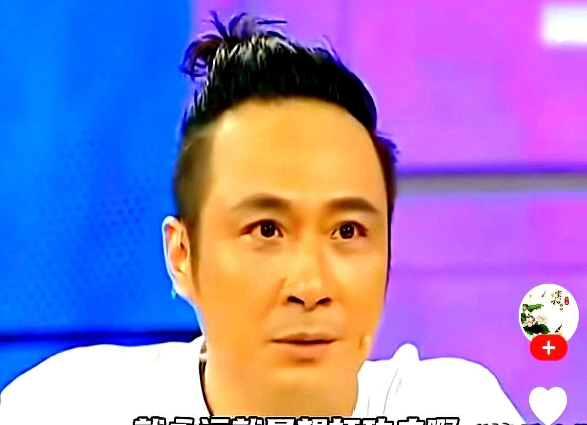 撑起香港电影半壁江山的两个男人，当年连拍照都不敢站第一排。
 
一九八二年无线艺