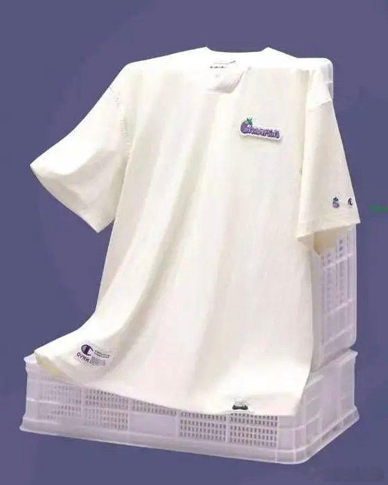 丁禹兮一直这样割粉丝韭菜嘛？联名这个白t七百多还要抽奖抽中了才有资格购买😂 