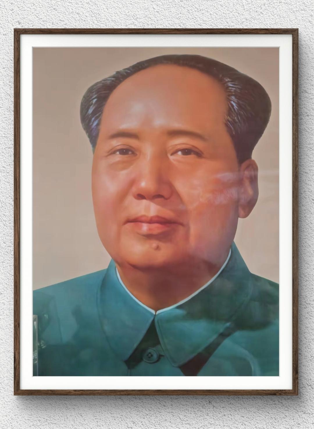 七律二首·送瘟神（其二）》
现代·毛泽东
春风杨柳万千条，六亿神州尽舜尧。红雨随