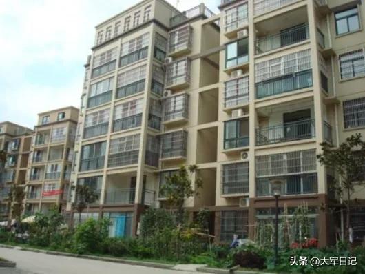 住楼房最可怕的不是房价，是摊上没素质的邻居！
 
现在才明白，买再好的房子，遇上