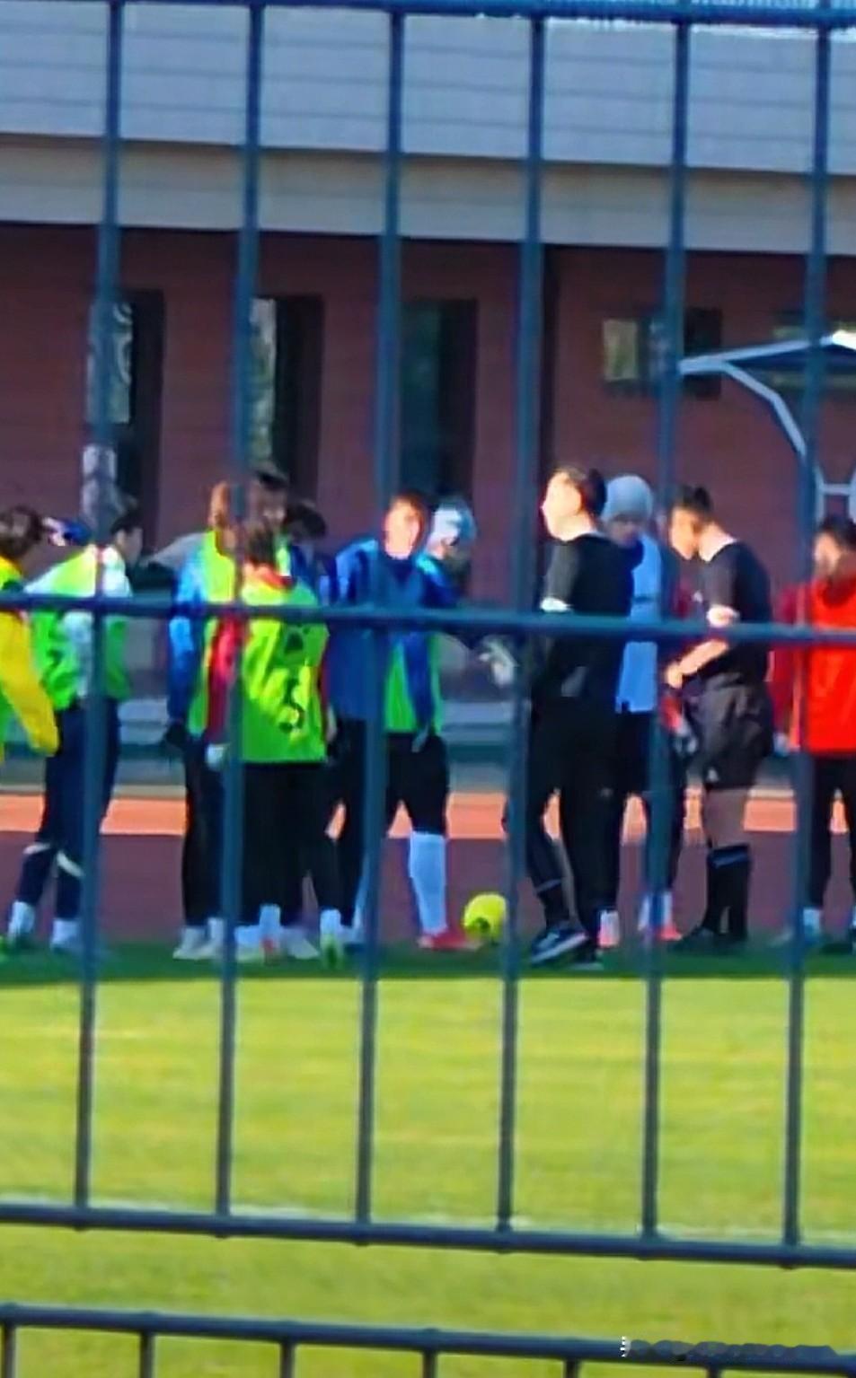 明年苏超南通队非免试队员选拔今日完成复试，现场观赛教练员为高万国（本赛季海门珂缔