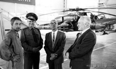 1982 年 11 月 10 日，在试飞员古尔根·卡拉佩特扬和试飞导航员维克托·