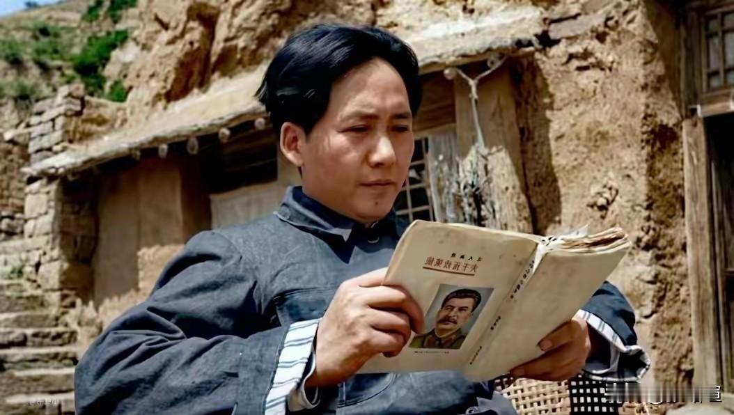 重视理论，潜心求索：认真研读斯大林的著作，深耕革命理论，汲取思想养分，以理论学习