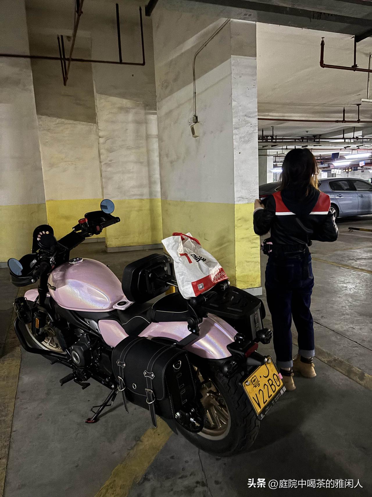 我姐快被她女儿气出病了。刚过完年，25岁的外甥女把银行的工作辞了，我姐急得直跳