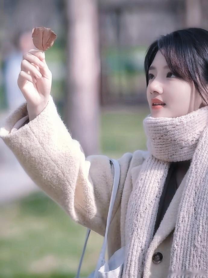 任敏发长文告别秦睿 任敏的收官小作文太走心了，把秦睿这个“野草系”女孩的内核写透