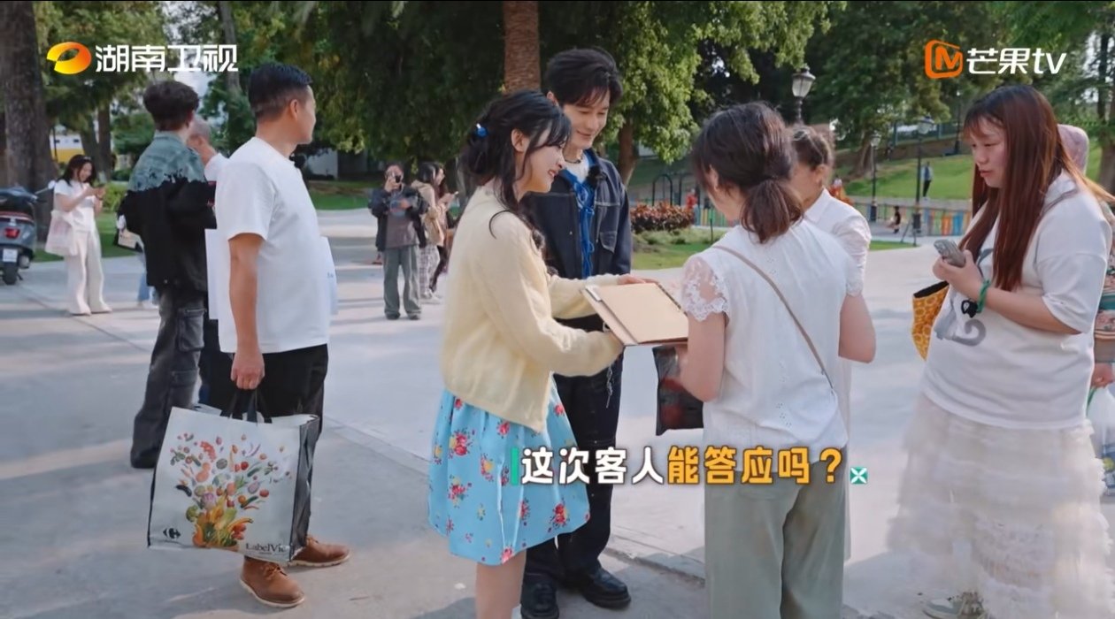 沈月亲和力好强中餐厅名场面中餐厅 哇，沈月揽客之旅，紧张无措开场，成功邀到客人后