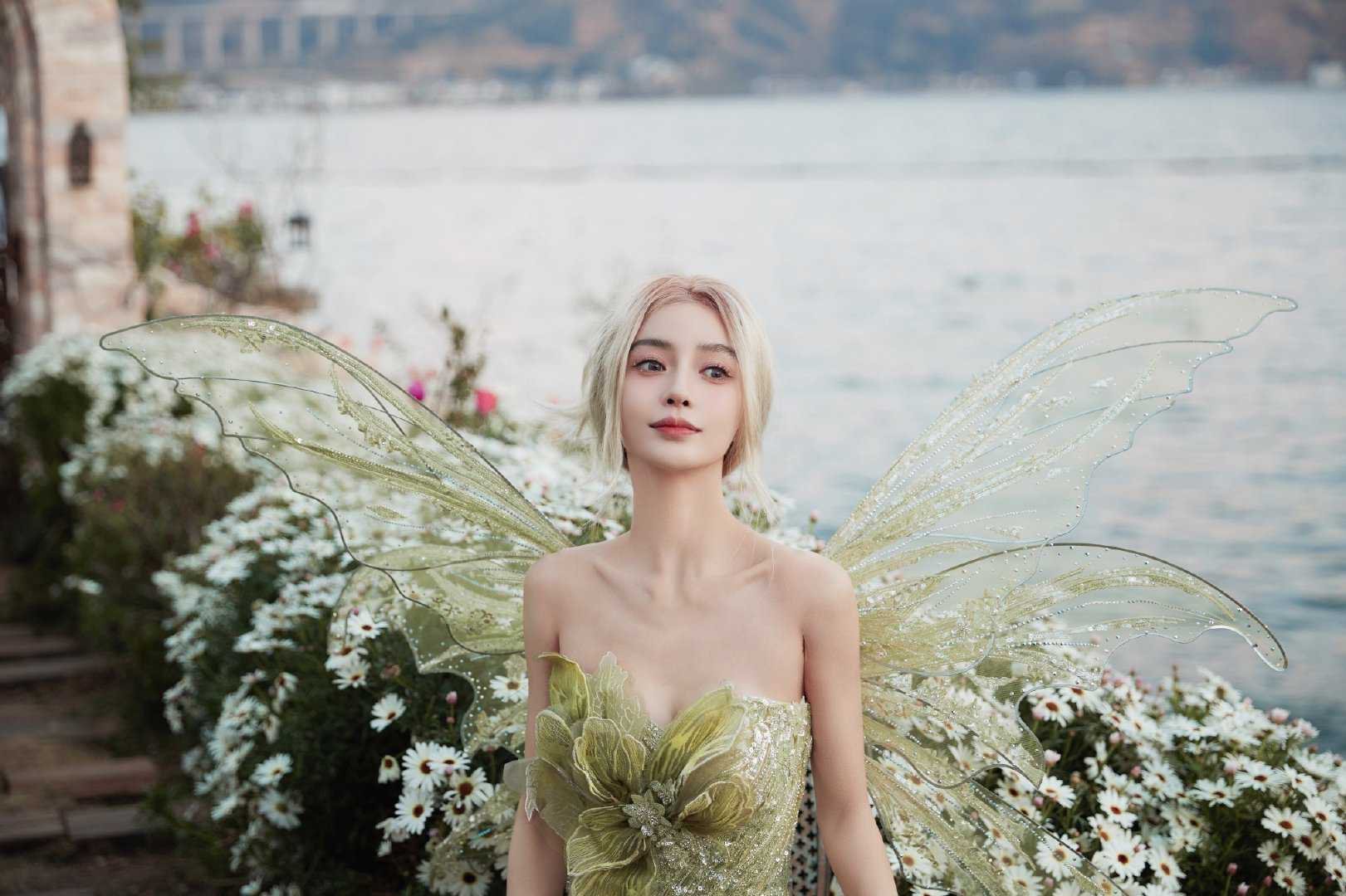 angelababy angelababy时间予我千万种满心欢喜，沿途逐枝怒放，