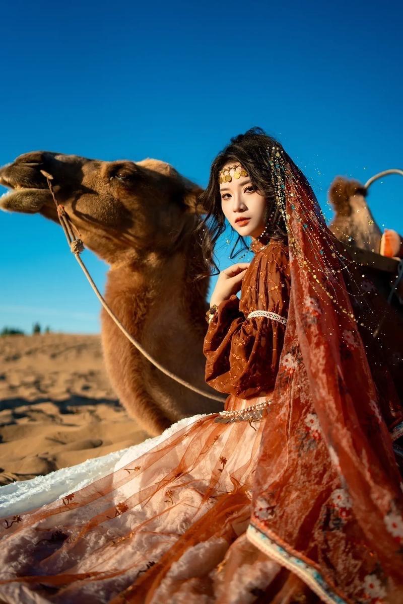 楼兰古国何处寻，神秘消失已无痕。
不见黄沙穿金甲，只闻大漠隐星辰。
一切都在告诉