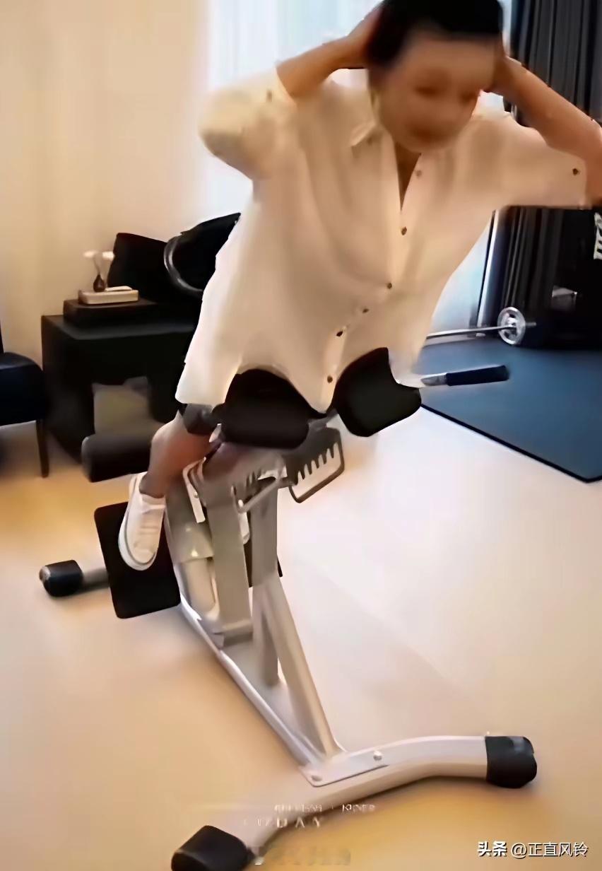 兰姐这回是人间清醒了，网友的话都听进去了，从湾湾回来直接静音直播，不聊家长里短！