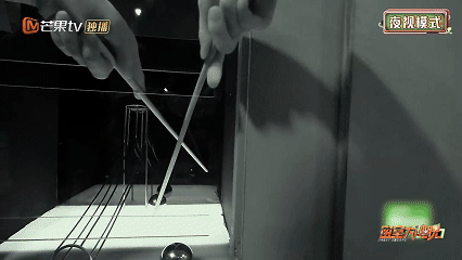 周笔畅取球小发雷霆 密室大逃脱《密室大逃脱》里周笔畅取球，倒计时5分钟急到不行，
