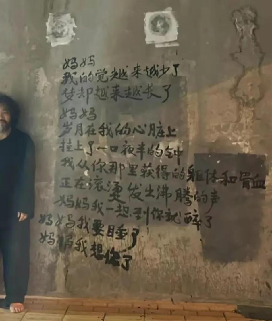 郑州最美桥洞诗被涂掉了，
或许有人认为难登大雅之堂。
曾经引发不少争议的《朗朗》