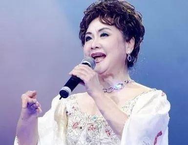 当年，李谷一嫁给金铁霖，婚后一直怀不上孩子，金铁霖主动提出离婚：“离婚吧，是我没