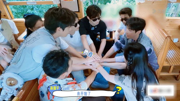 #没人告诉武艺挨打是可以躲的吗# 看来武艺的性格是真挺纯真的，在盲盒旅行局里面大