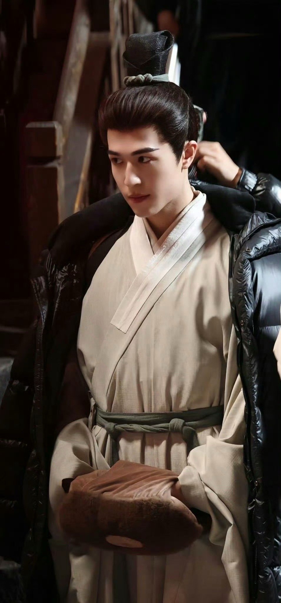 明月录主演尹浩宇 被尹浩宇的丁巫惊艳到了！混血颜值完美驾驭古装，演绎有血有肉的复