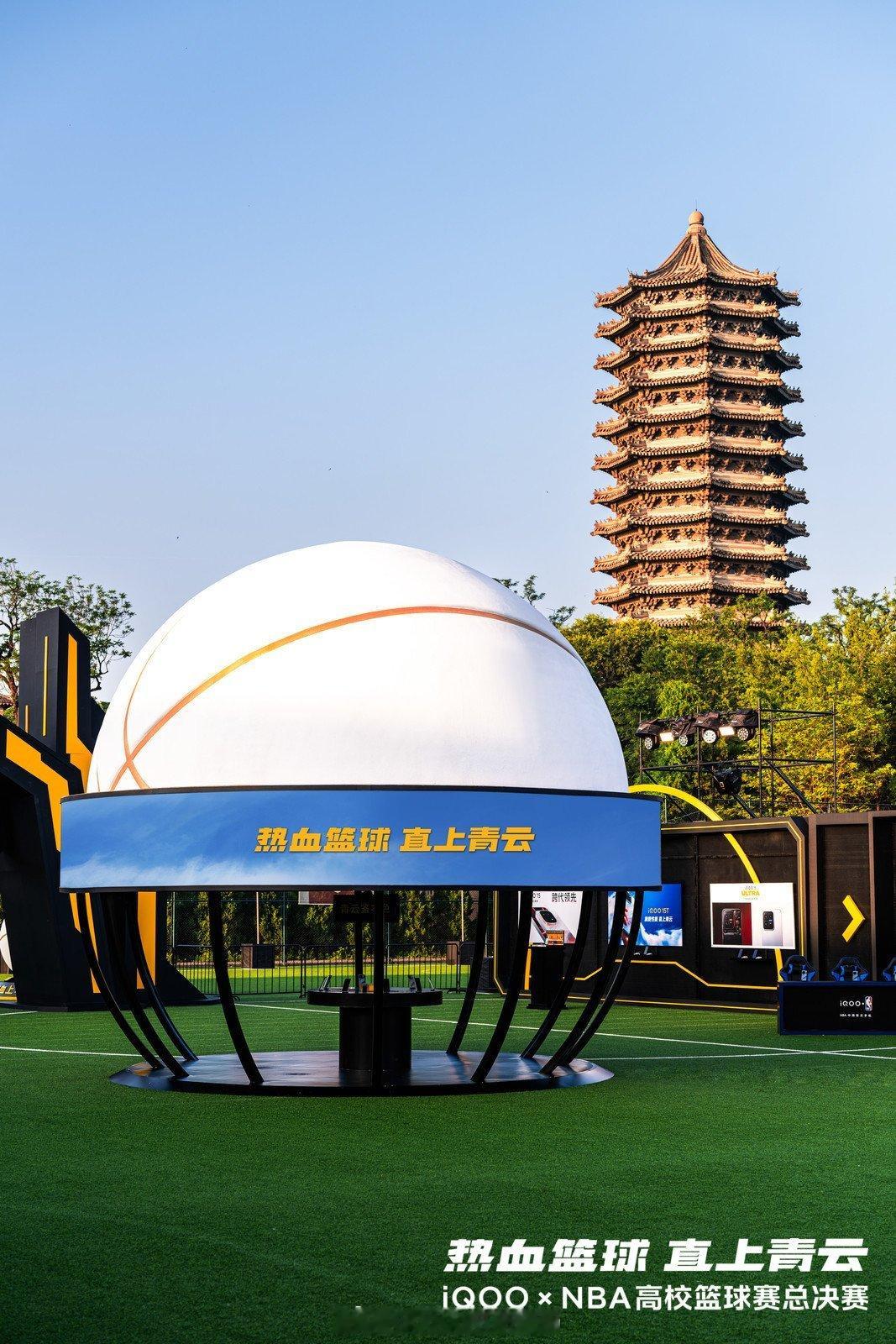 iQOOxNBA高校篮球赛iQOO15T 闪亮全场旗舰性能，直上青云热血篮球，直