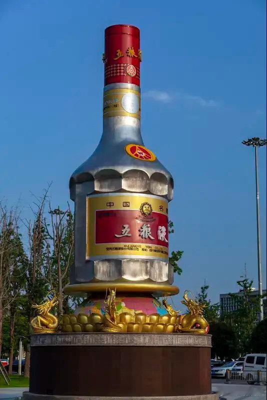 哎呀！五粮液业绩大幅亏损，我亏得更惨了。4月28日，我以100元的价格重仓买入五
