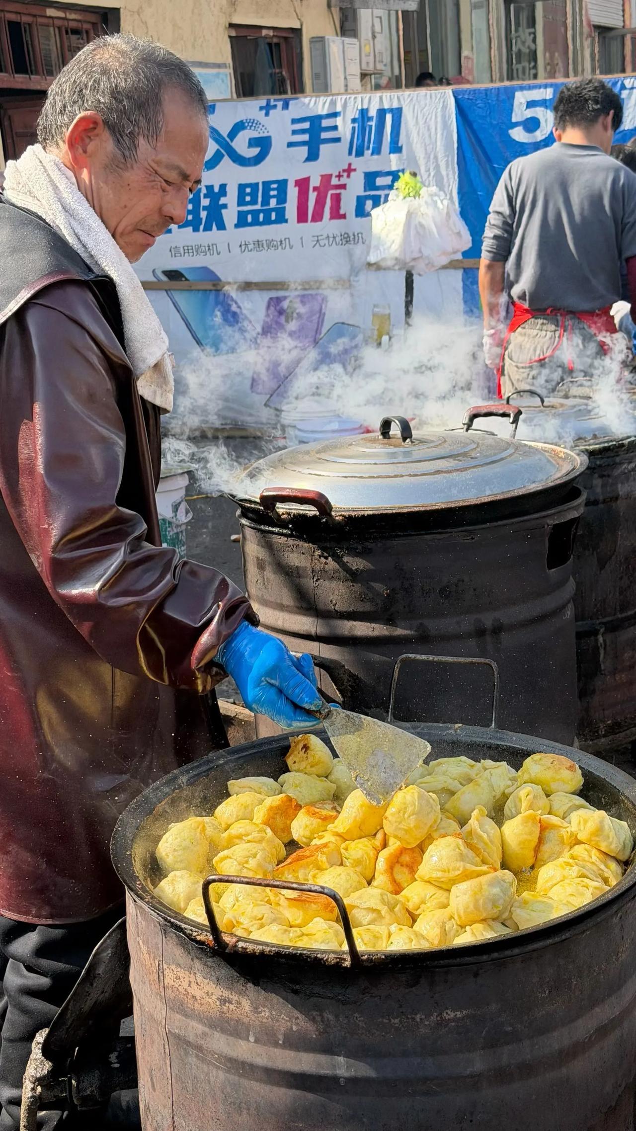 临近年关，来山亭赶大集，确实很有小时候的年味。赶山亭大集