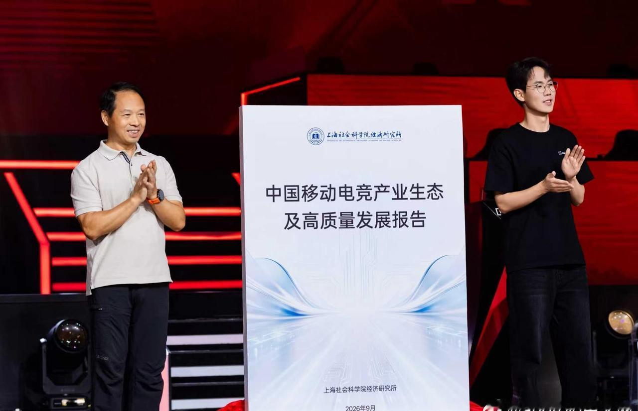 高通公司全球副总裁侯明娟，在一加杯 全国电竞赛总决赛现场致辞，向16支晋级战队表