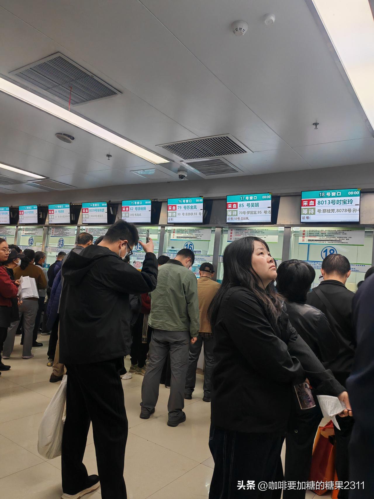 陪着先生来复查一次，我感觉自己都有点支撑不住，因为这种医院人不仅多，而且医院特别