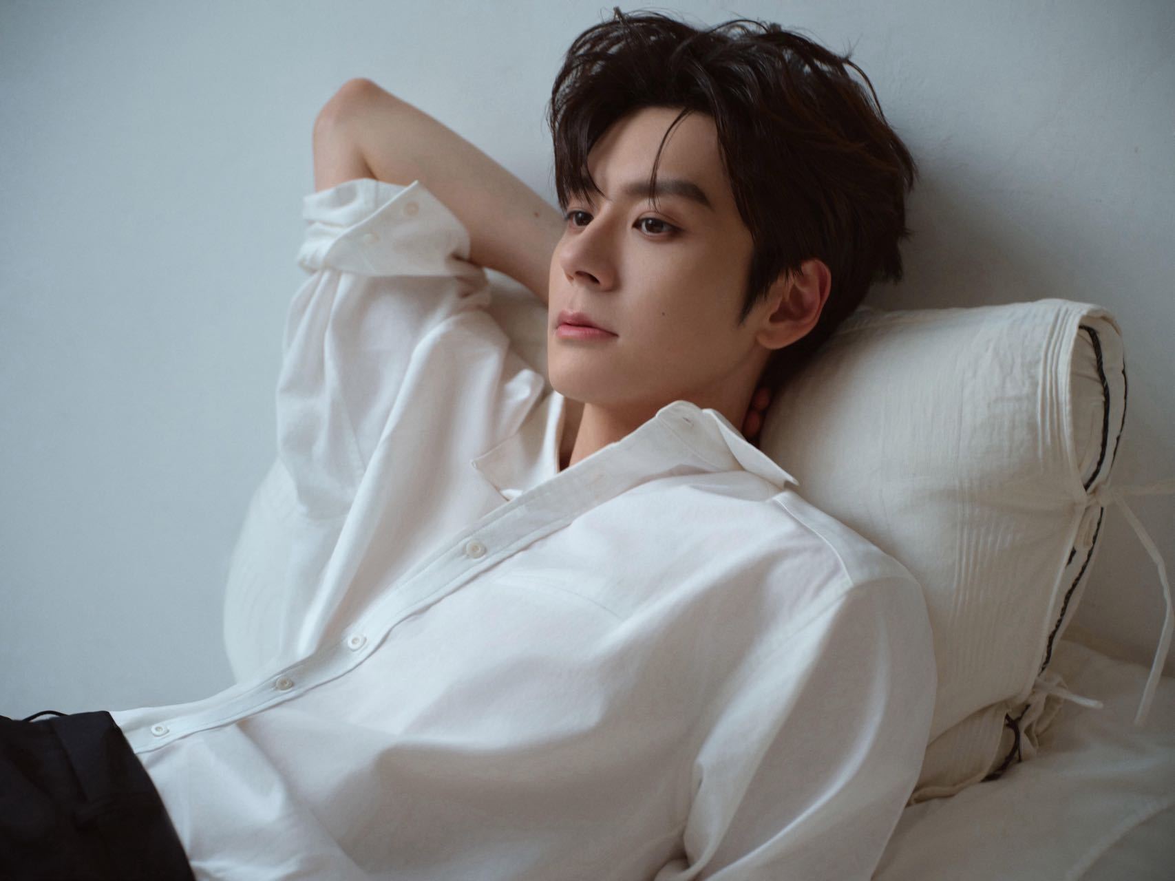 魏哲鸣半夜撤回一个剧宣你是迟来的欢喜剧宣界天花板魏哲鸣，327时间梗藏满小心思，