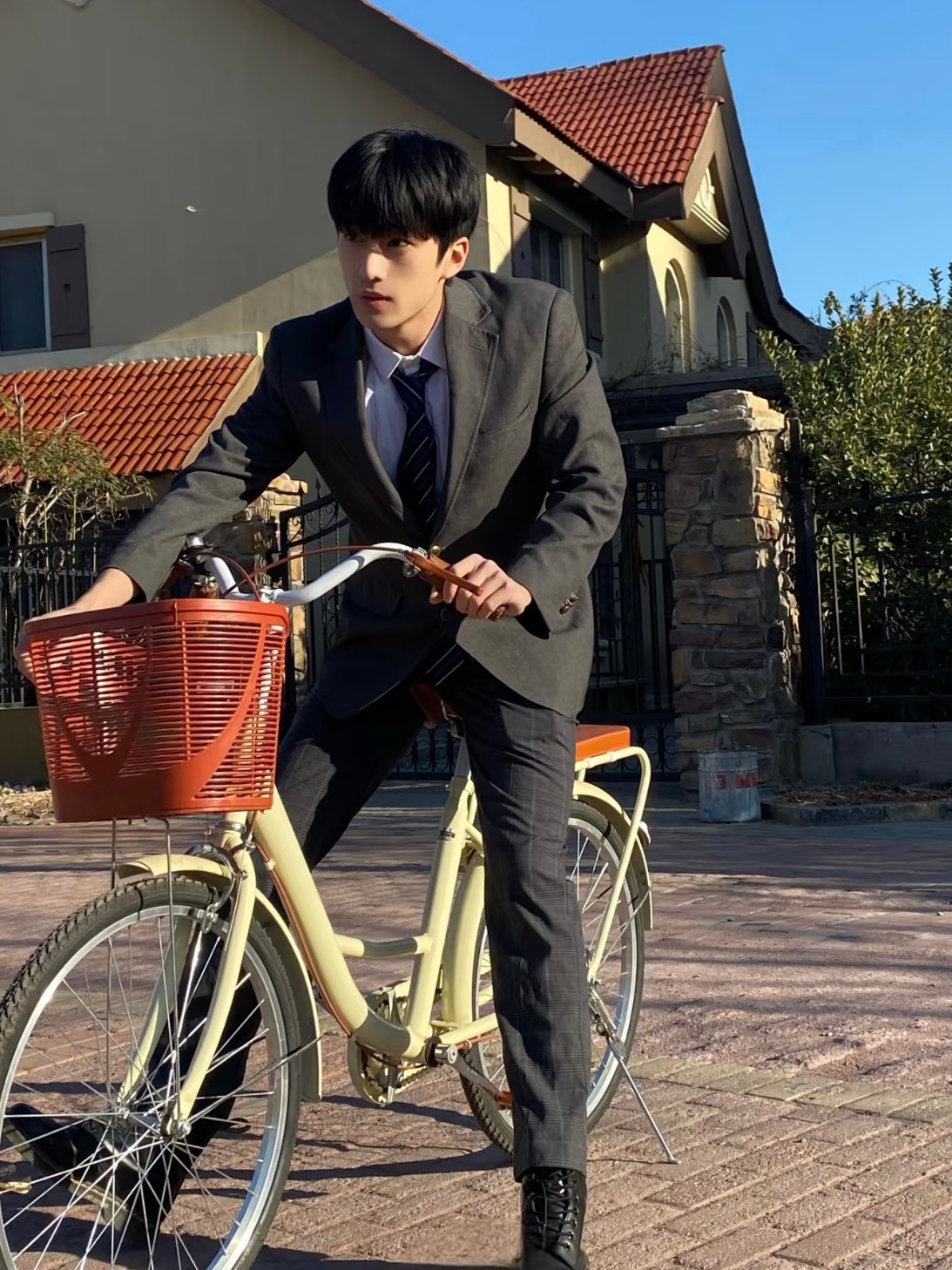 剧组是不是看到这组图找的老哥 