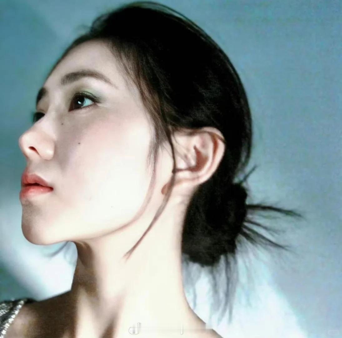 刘浩存 | 小鹿般的眼镜 