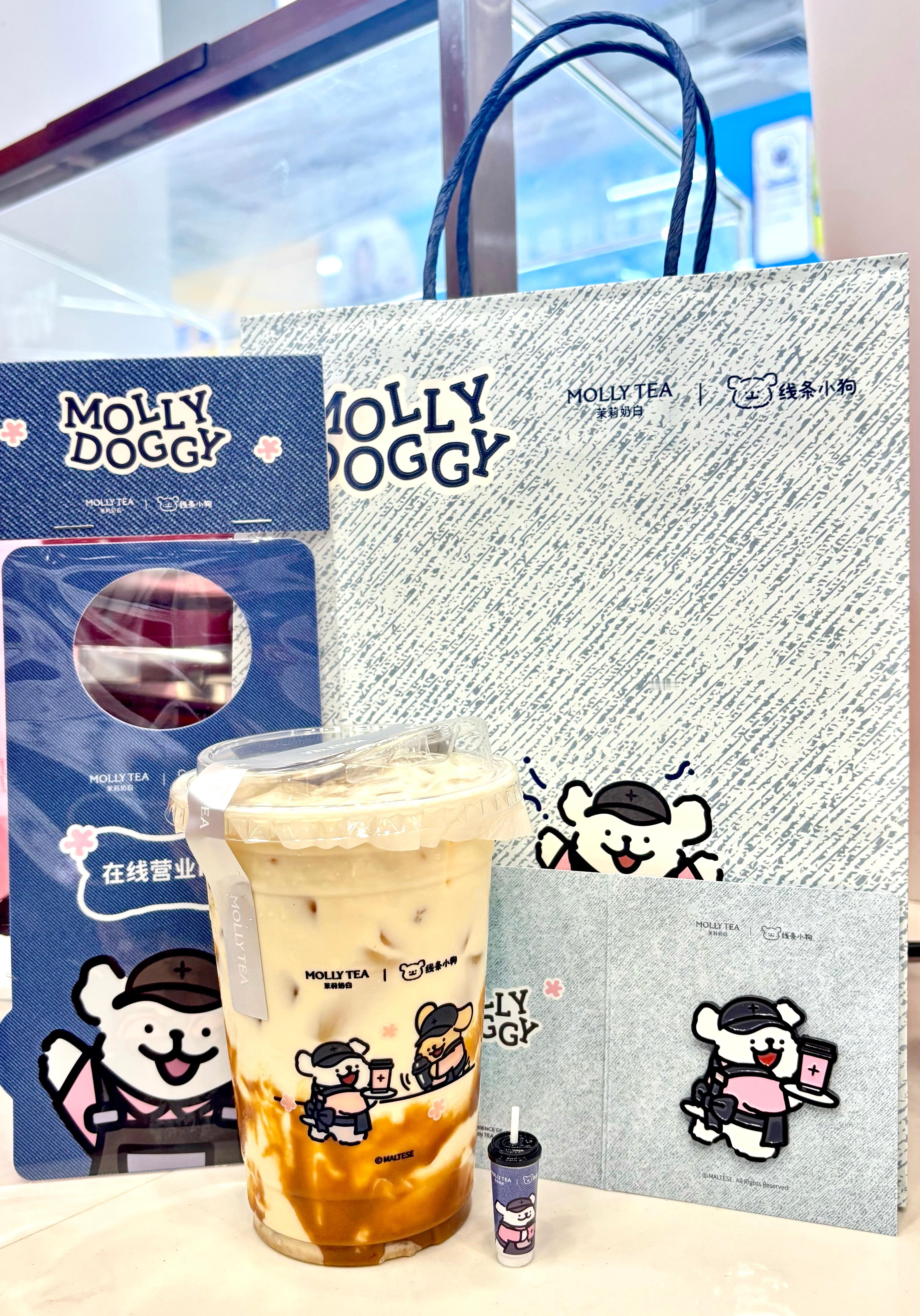 茉莉奶白✖️线条小狗联名一大早小程序都卡爆了连小城市周边都没了….确实可爱