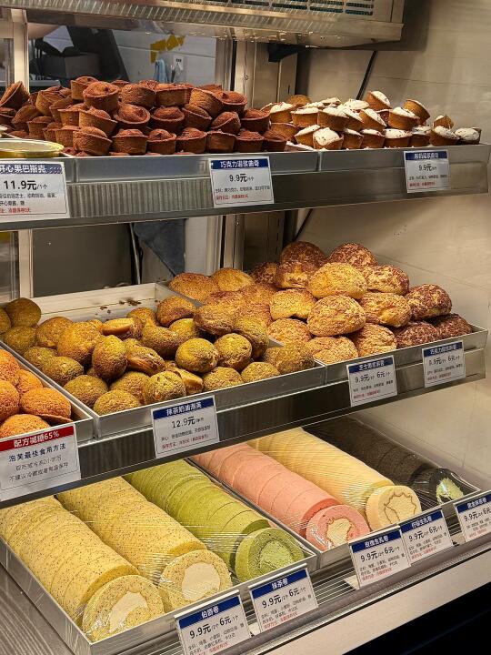宁大步行街的甜品。。。物价感人。。。